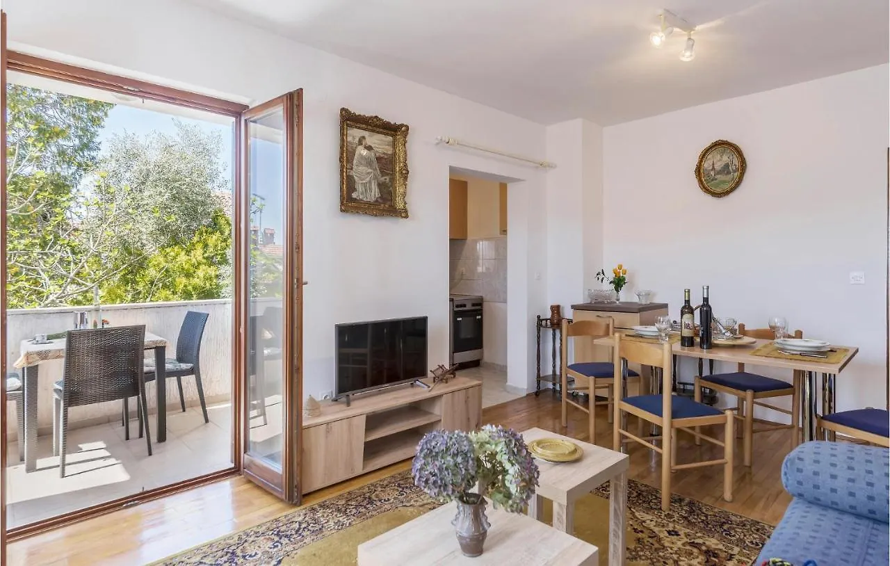 Awesome Apartment In Funtana With Wifi