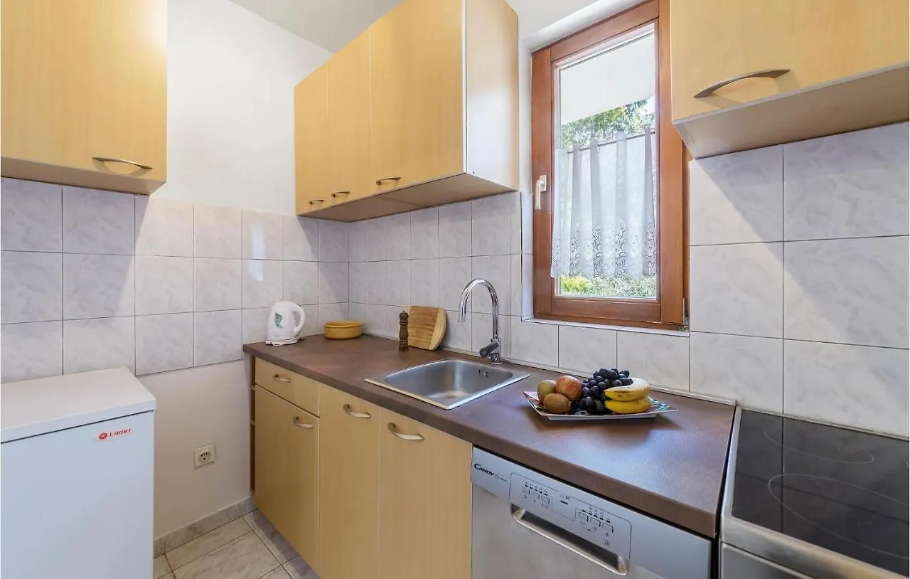 Awesome Apartment In Funtana With Wifi 0*,