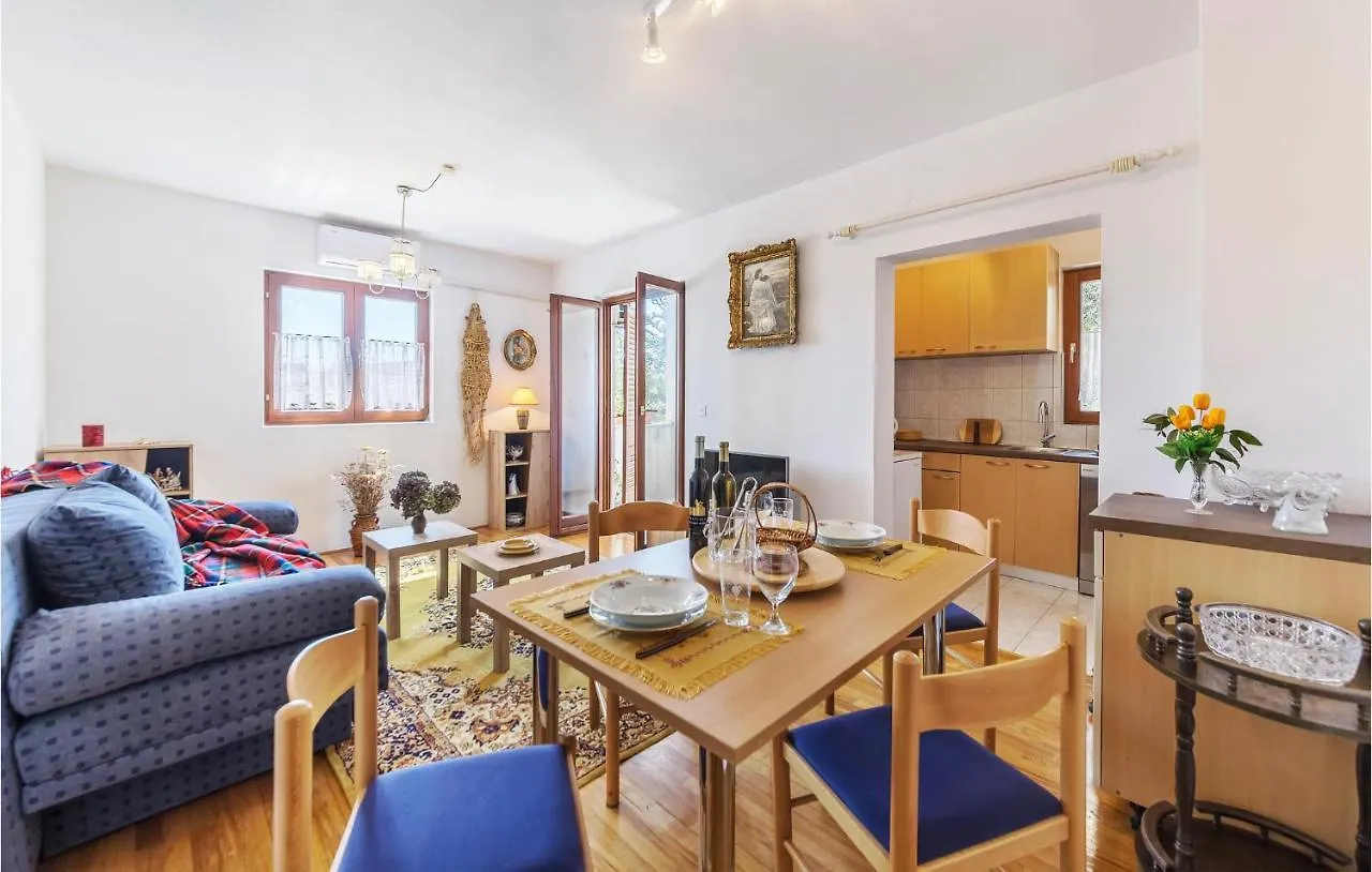 Awesome Apartment In Funtana With Wifi