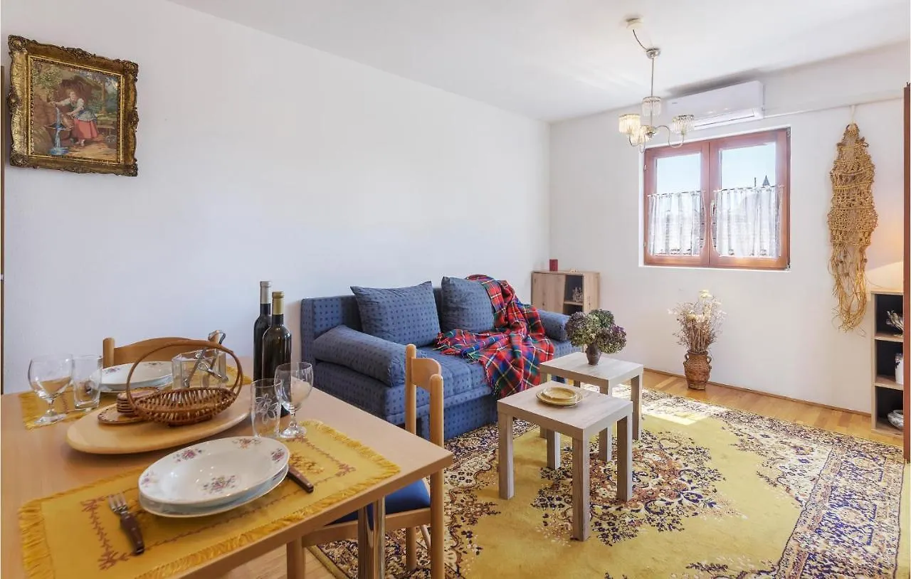 Awesome Apartment In Funtana With Wifi