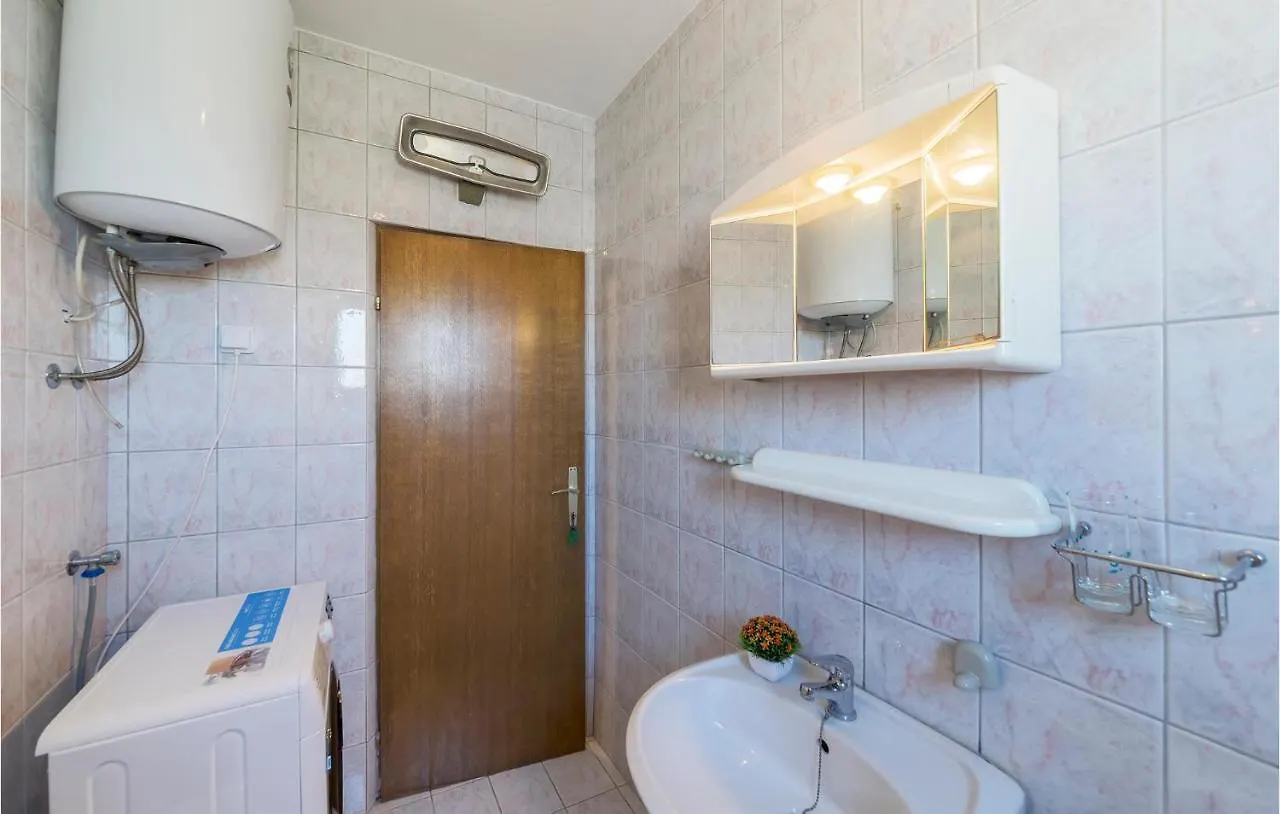 Awesome Apartment In Funtana With Wifi